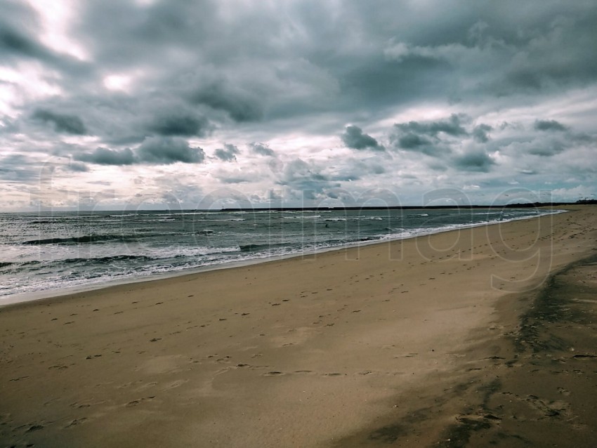 Foto playa día con nubes