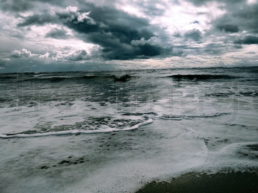 Nubes y playa