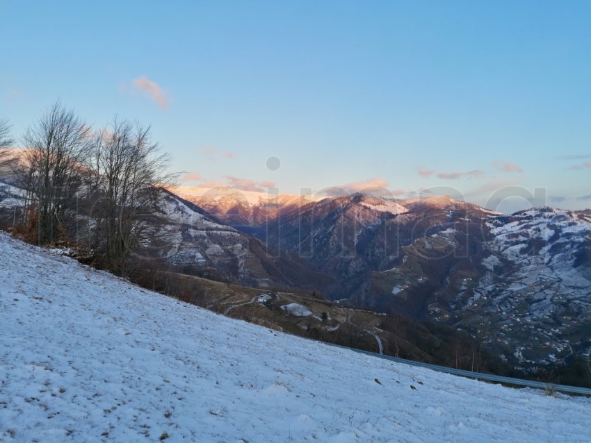 Paisaje de montaña en invierno