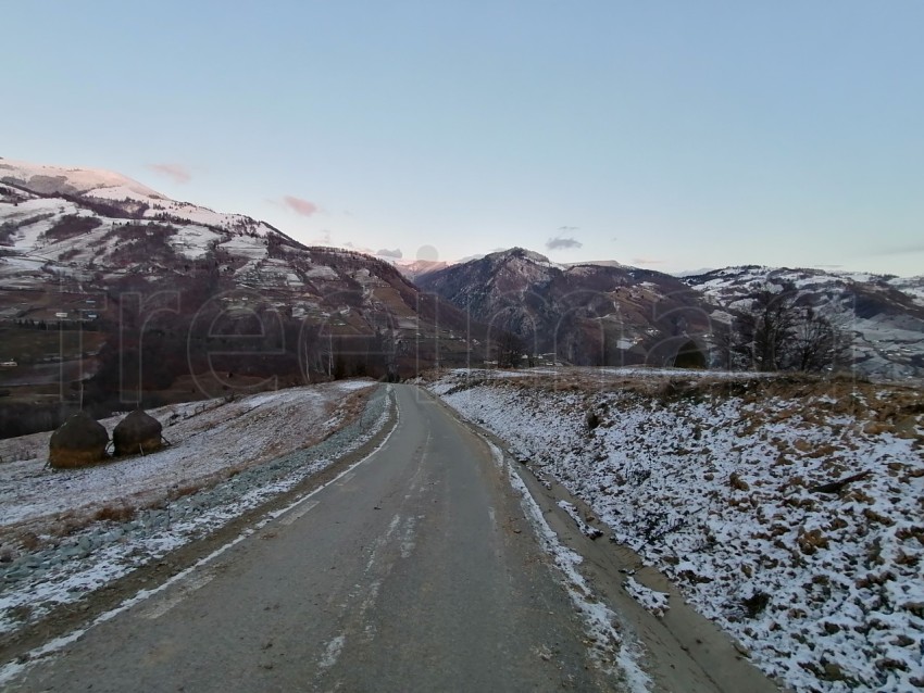 Temporada de invierno en los Cárpatos de Rumanía, Transilvania.