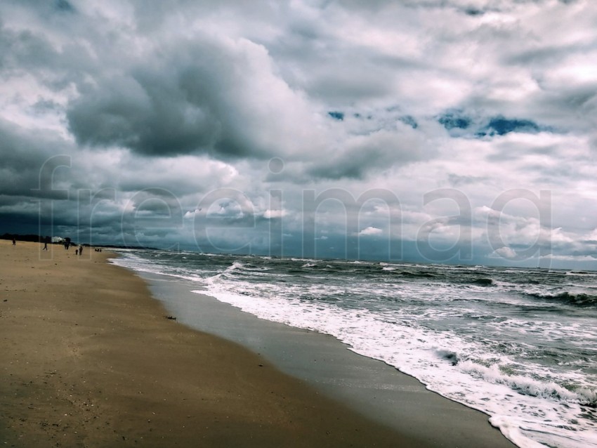 El mar en un día nublado