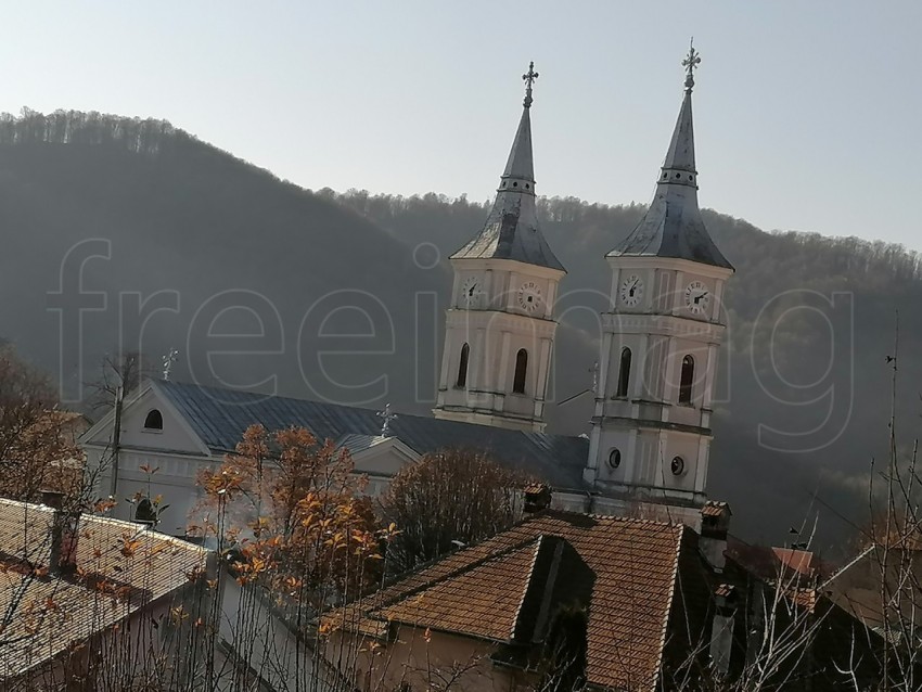 Foto de iglesia ortodoxa en Năsăud, Rumanía