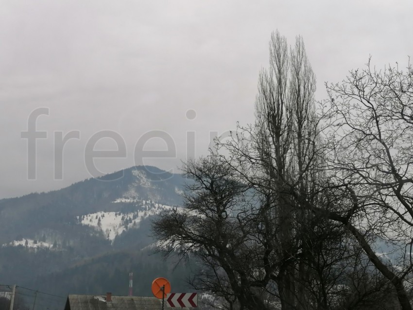 Pico de montaña temporada de invierno