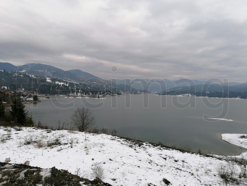 Lago frío invierno