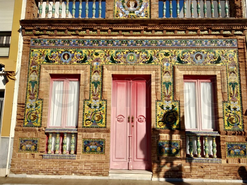 Casa antigua Coloridos azulejos en Isla Cristina