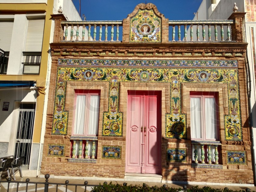 Casa antigua Coloridos azulejos en Isla Cristina