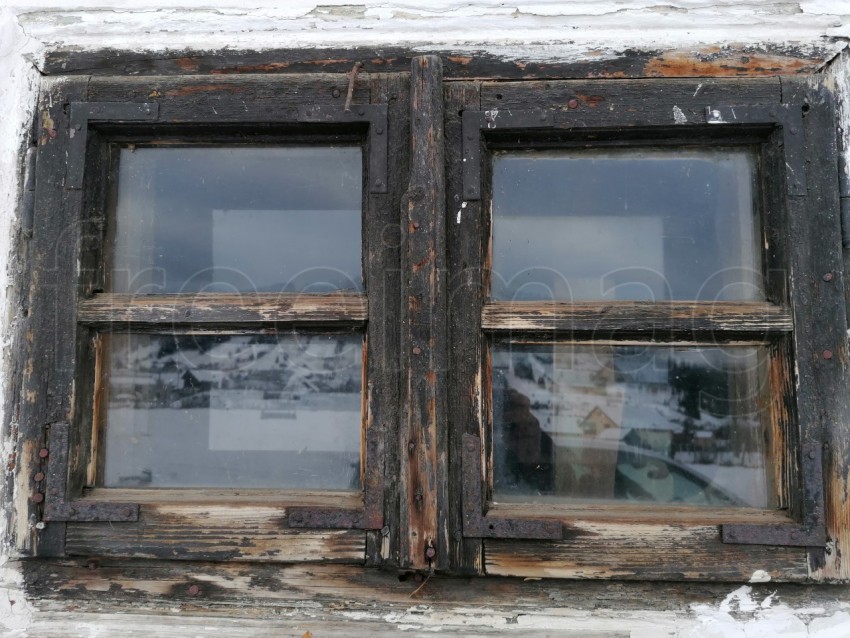 Ventana antigua de madera