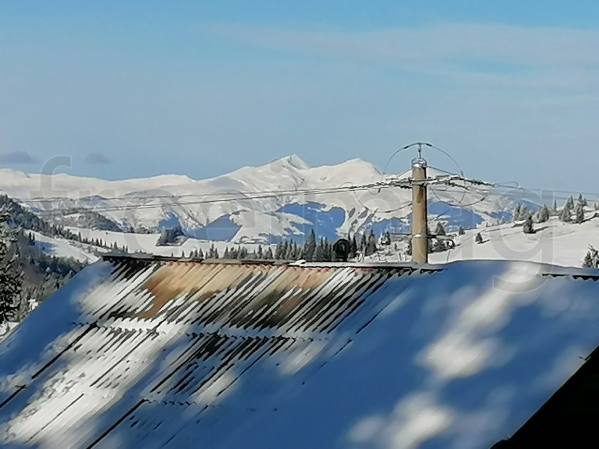 Montaña cubierta de nieve