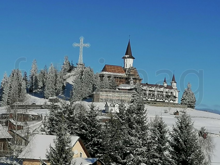 Monasterio en Rumanía temporada de invierno