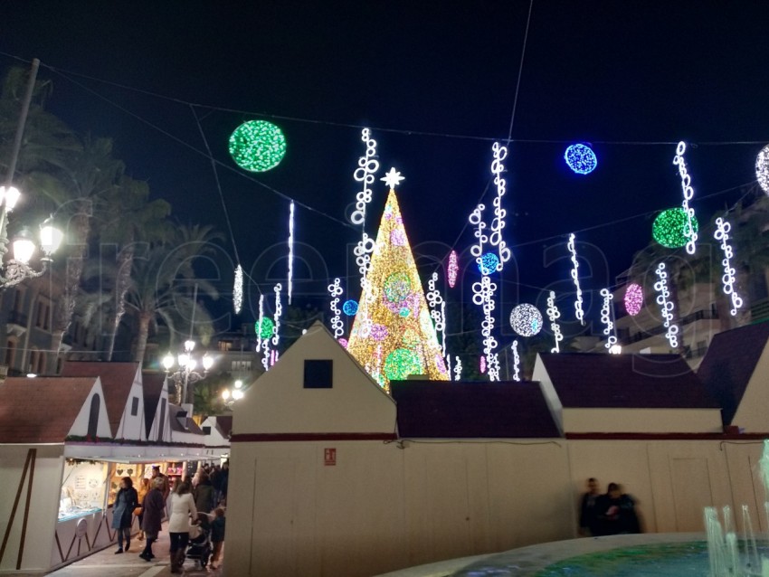 Navidad luces. Árbol de luces en España