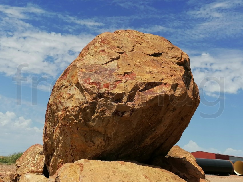 Piedra grande de cerca