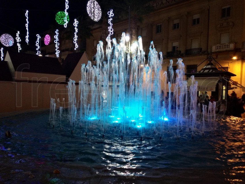 Fuente iluminada en Huelva