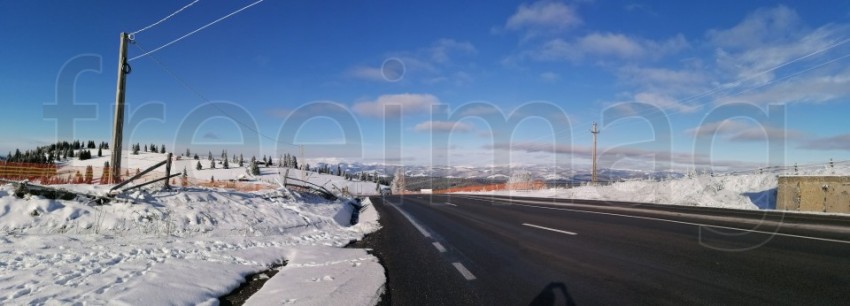 Foto al nivel de la carretera temporada de invierno