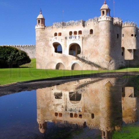 Dibujo Castillo cerca de un lago Fantasía