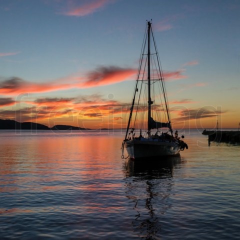 Imagen de Bote, Mar y Amanecer