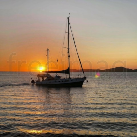 Imagen de Bote, Mar y Amanecer